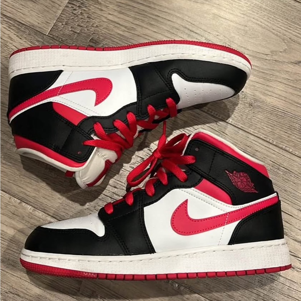 Air Jordan 1 Mid